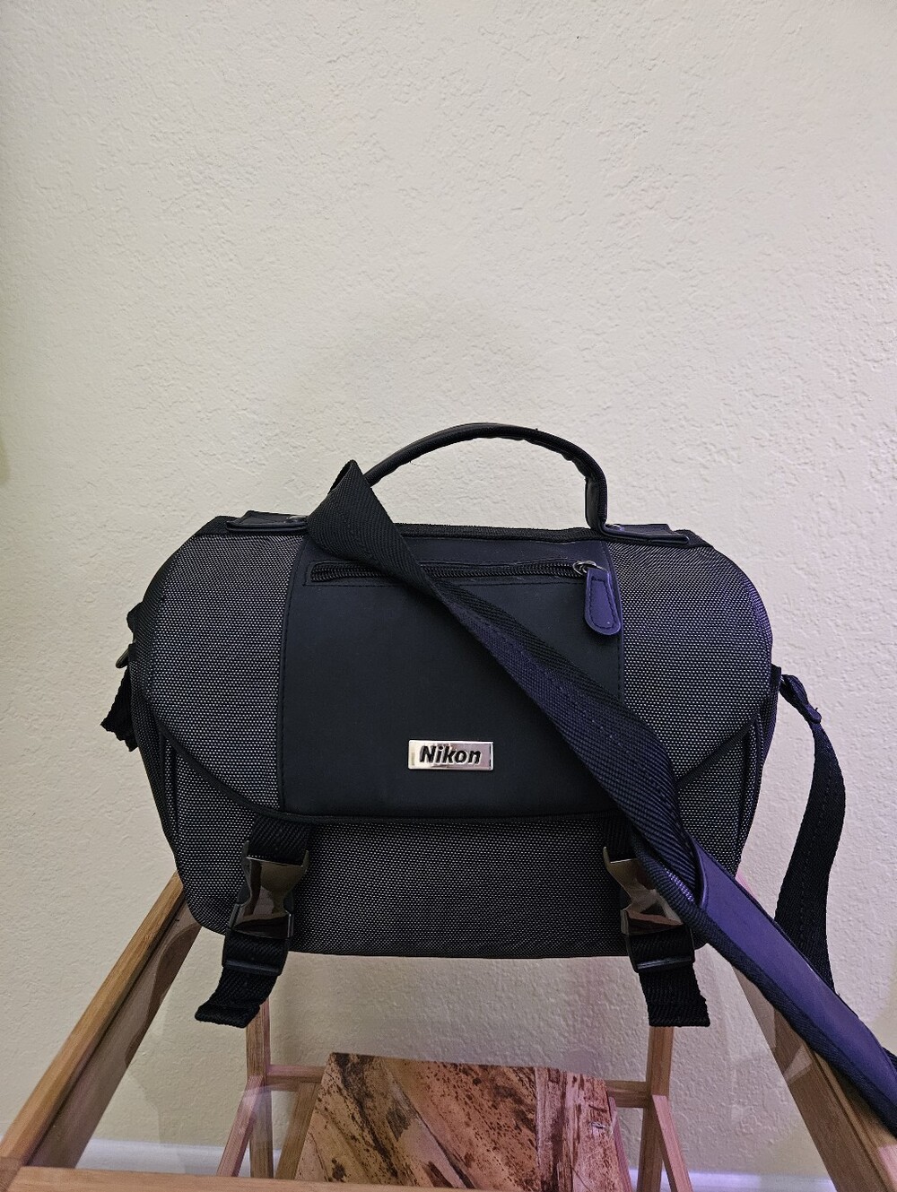 Nikon Deluxe Digital camera case. Two-Tone Black and Gray